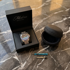 Premium leather box + Adjustment kit