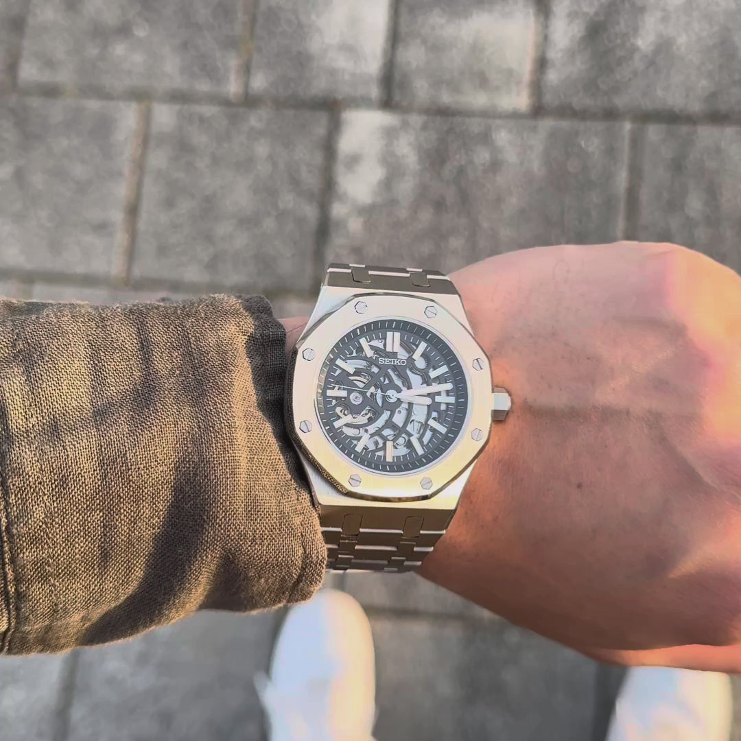 Royal seikoak skeleton