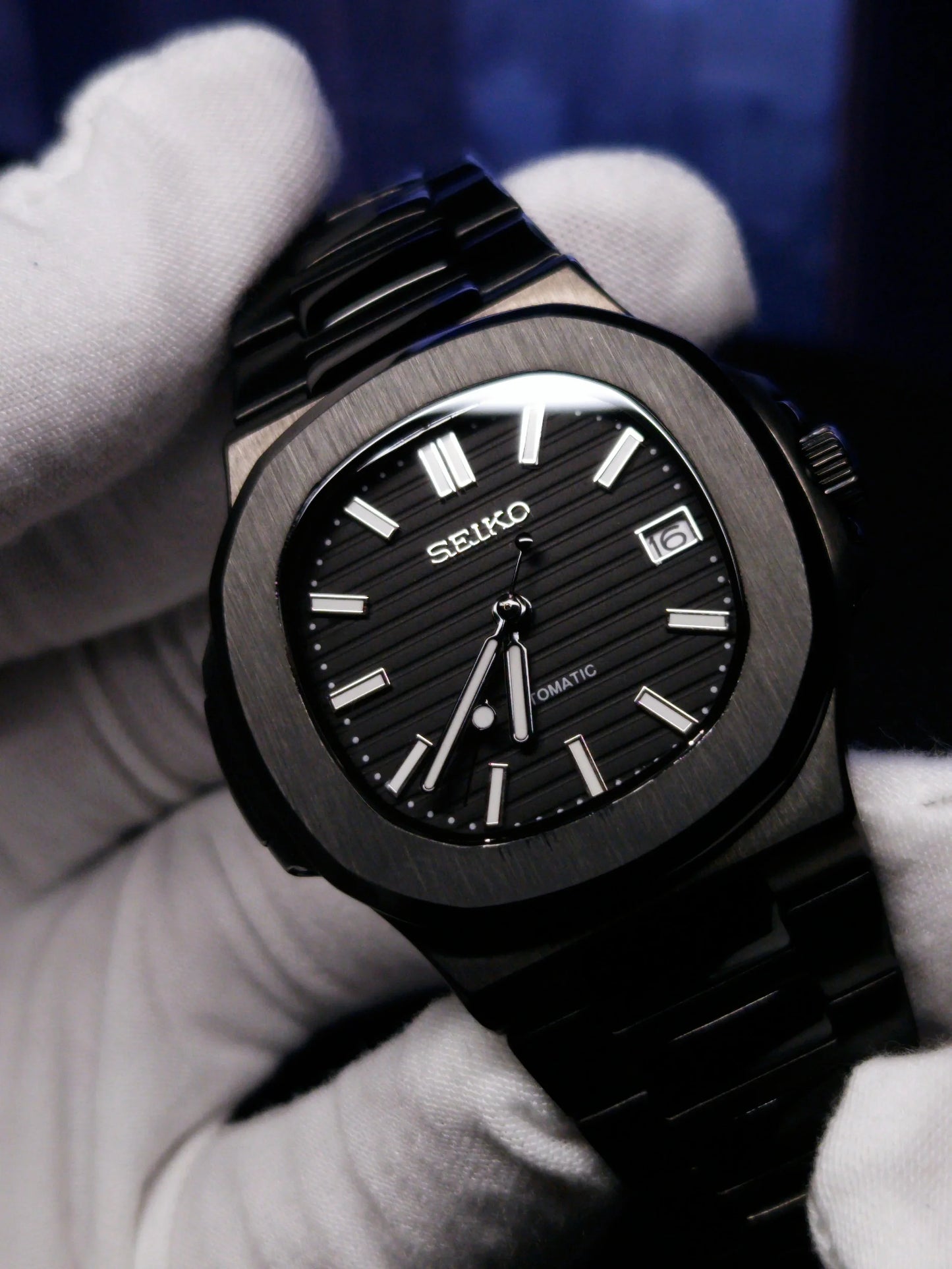 Nautiko blacked out